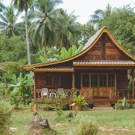 Kohjum Freedom Resort Koh Jum Dış mekan fotoğraf