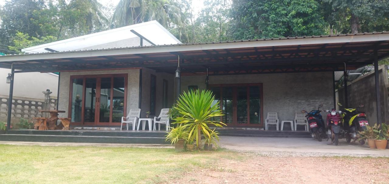 Kohjum Freedom Resort Koh Jum Dış mekan fotoğraf