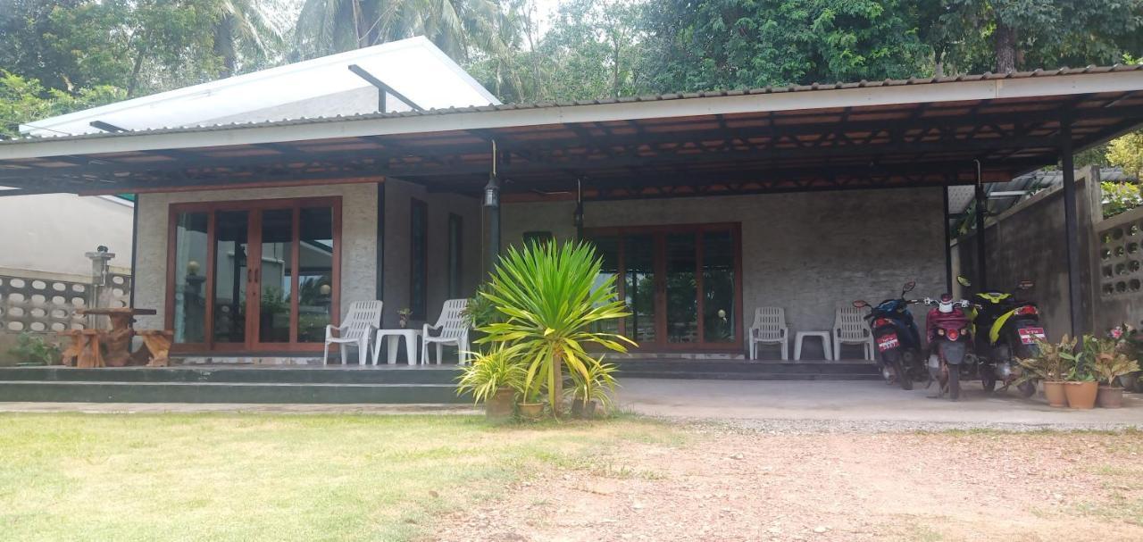 Kohjum Freedom Resort Koh Jum Dış mekan fotoğraf
