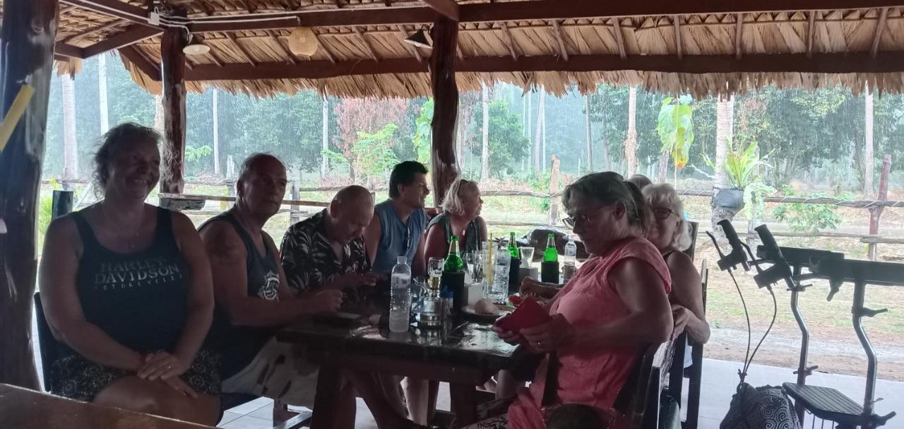 Kohjum Freedom Resort Koh Jum Dış mekan fotoğraf