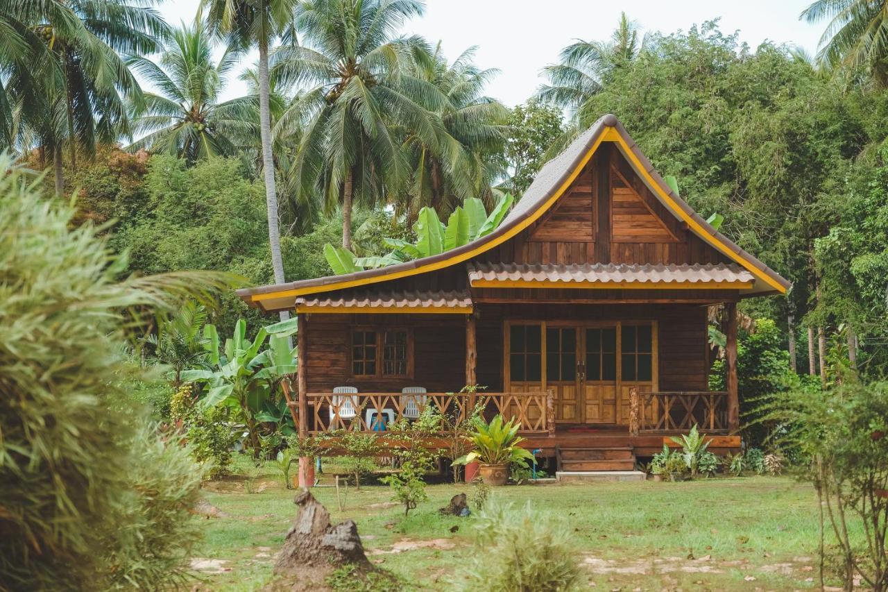 Kohjum Freedom Resort Koh Jum Dış mekan fotoğraf