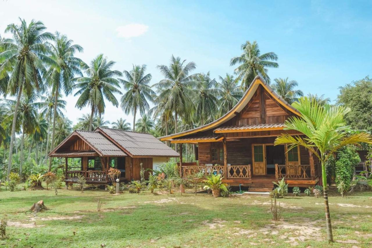 Kohjum Freedom Resort Koh Jum Dış mekan fotoğraf
