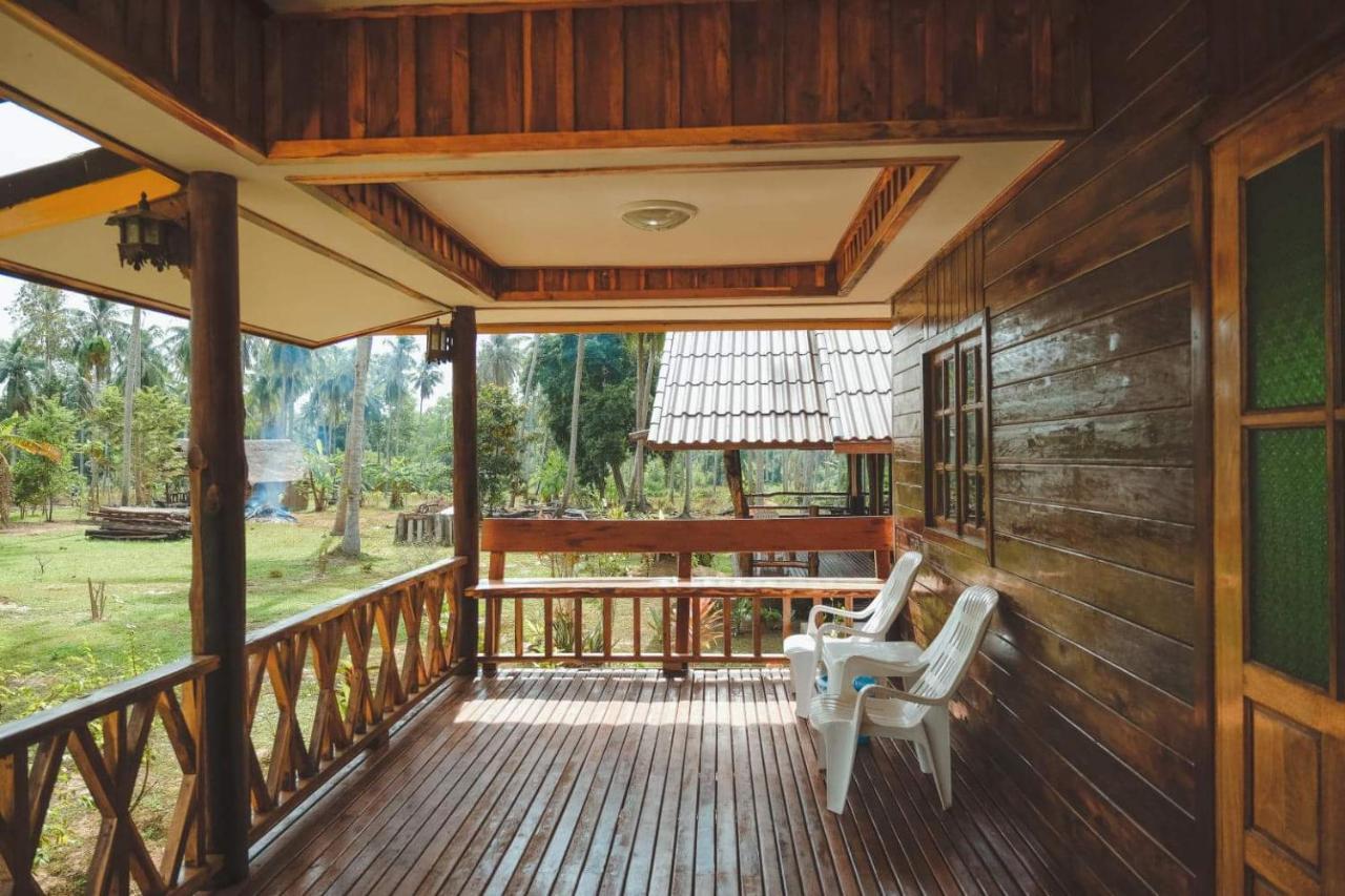 Kohjum Freedom Resort Koh Jum Dış mekan fotoğraf
