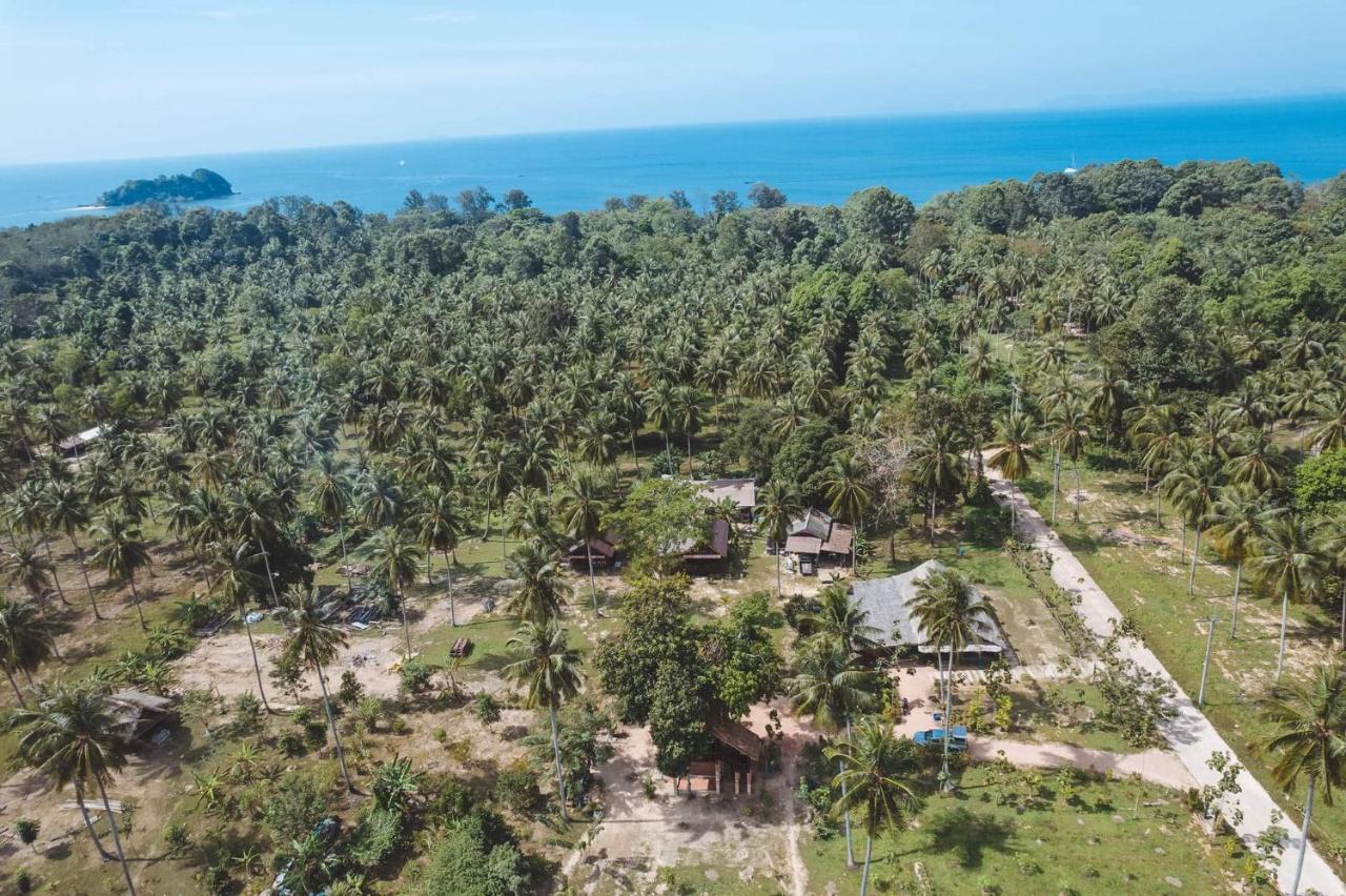 Kohjum Freedom Resort Koh Jum Dış mekan fotoğraf
