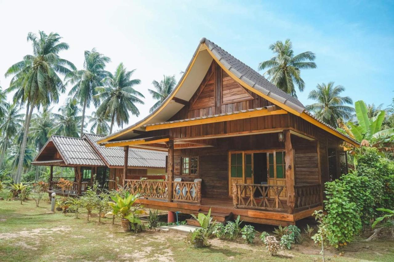 Kohjum Freedom Resort Koh Jum Dış mekan fotoğraf
