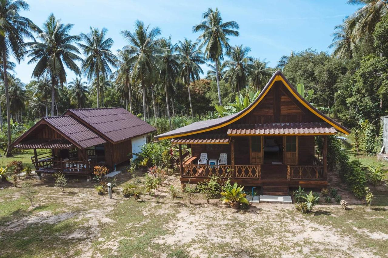 Kohjum Freedom Resort Koh Jum Dış mekan fotoğraf