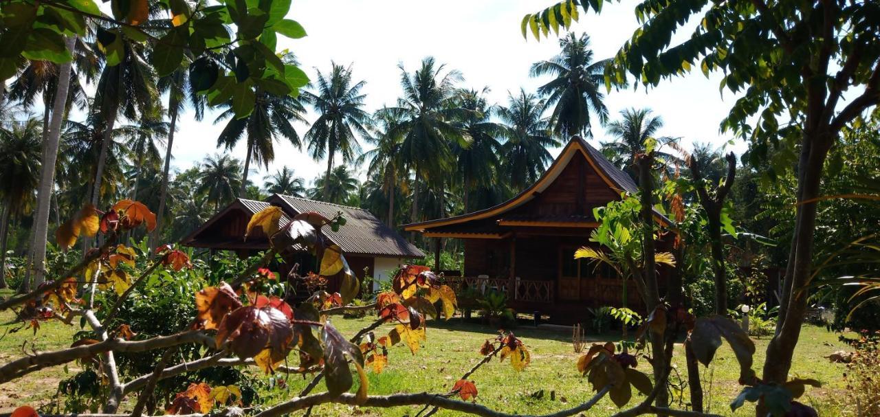 Kohjum Freedom Resort Koh Jum Dış mekan fotoğraf