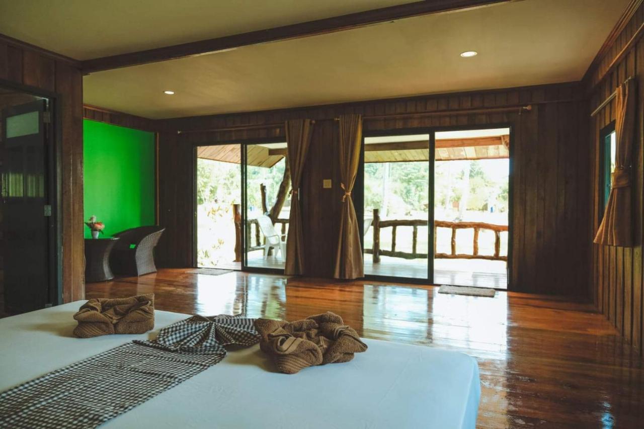 Kohjum Freedom Resort Koh Jum Dış mekan fotoğraf