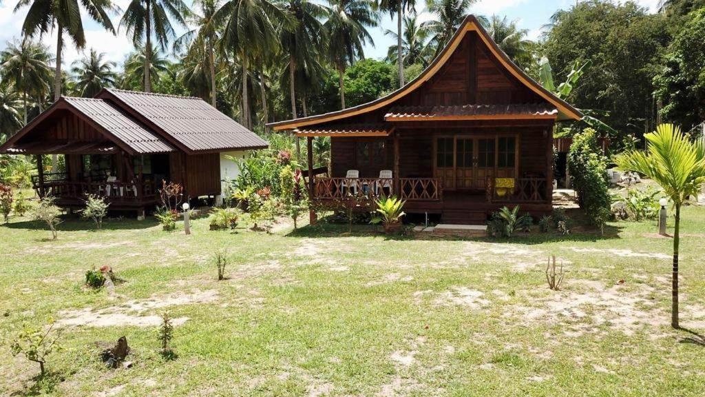 Kohjum Freedom Resort Koh Jum Dış mekan fotoğraf