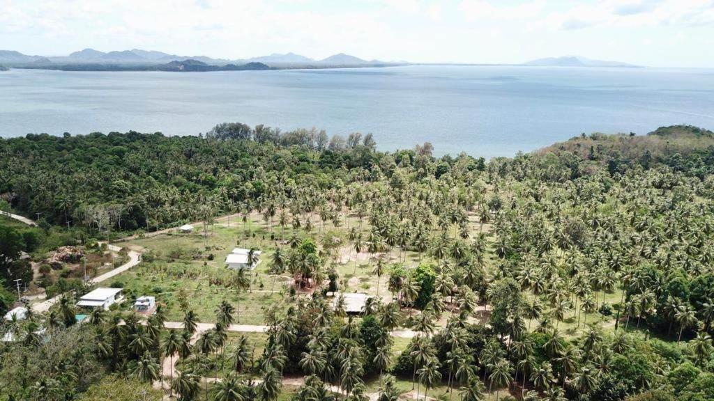 Kohjum Freedom Resort Koh Jum Dış mekan fotoğraf