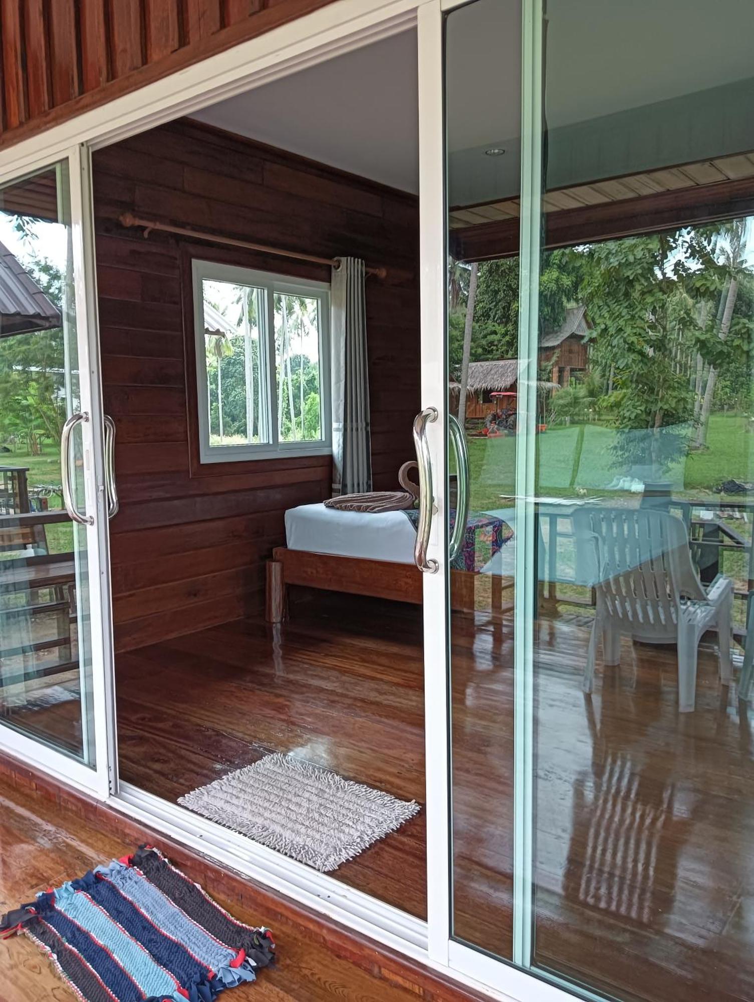 Kohjum Freedom Resort Koh Jum Dış mekan fotoğraf