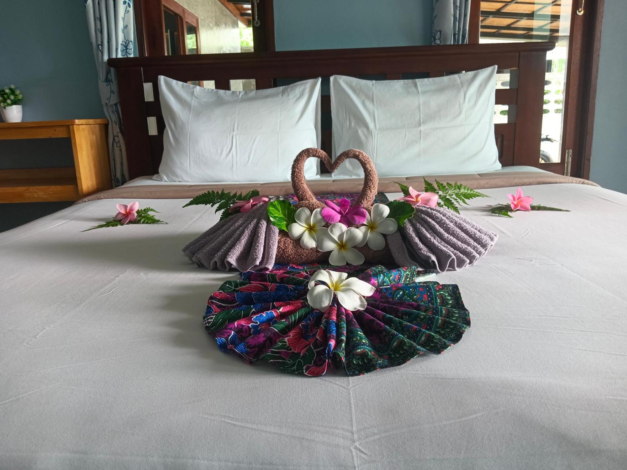 Kohjum Freedom Resort Koh Jum Dış mekan fotoğraf