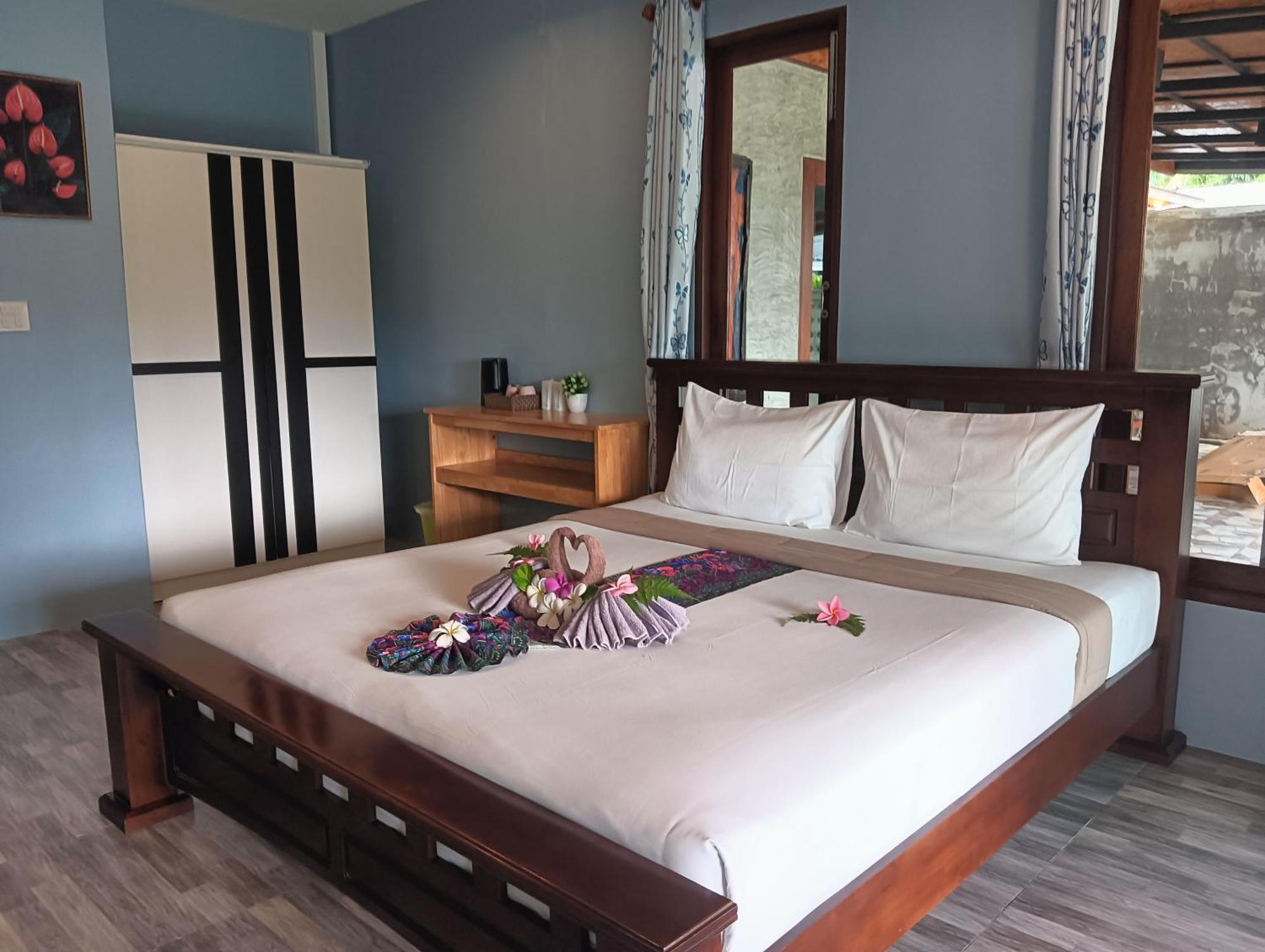 Kohjum Freedom Resort Koh Jum Dış mekan fotoğraf