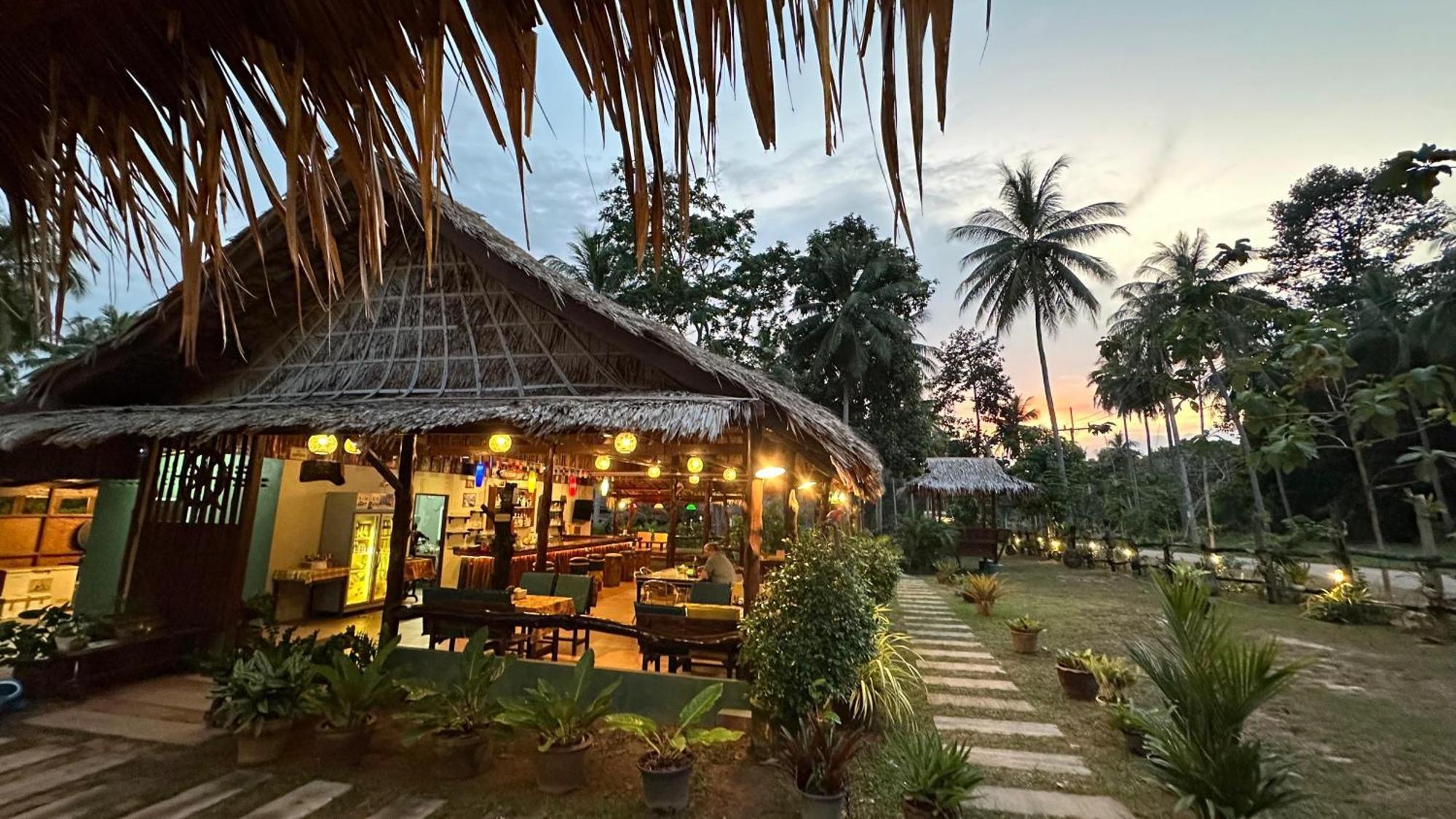 Kohjum Freedom Resort Koh Jum Dış mekan fotoğraf