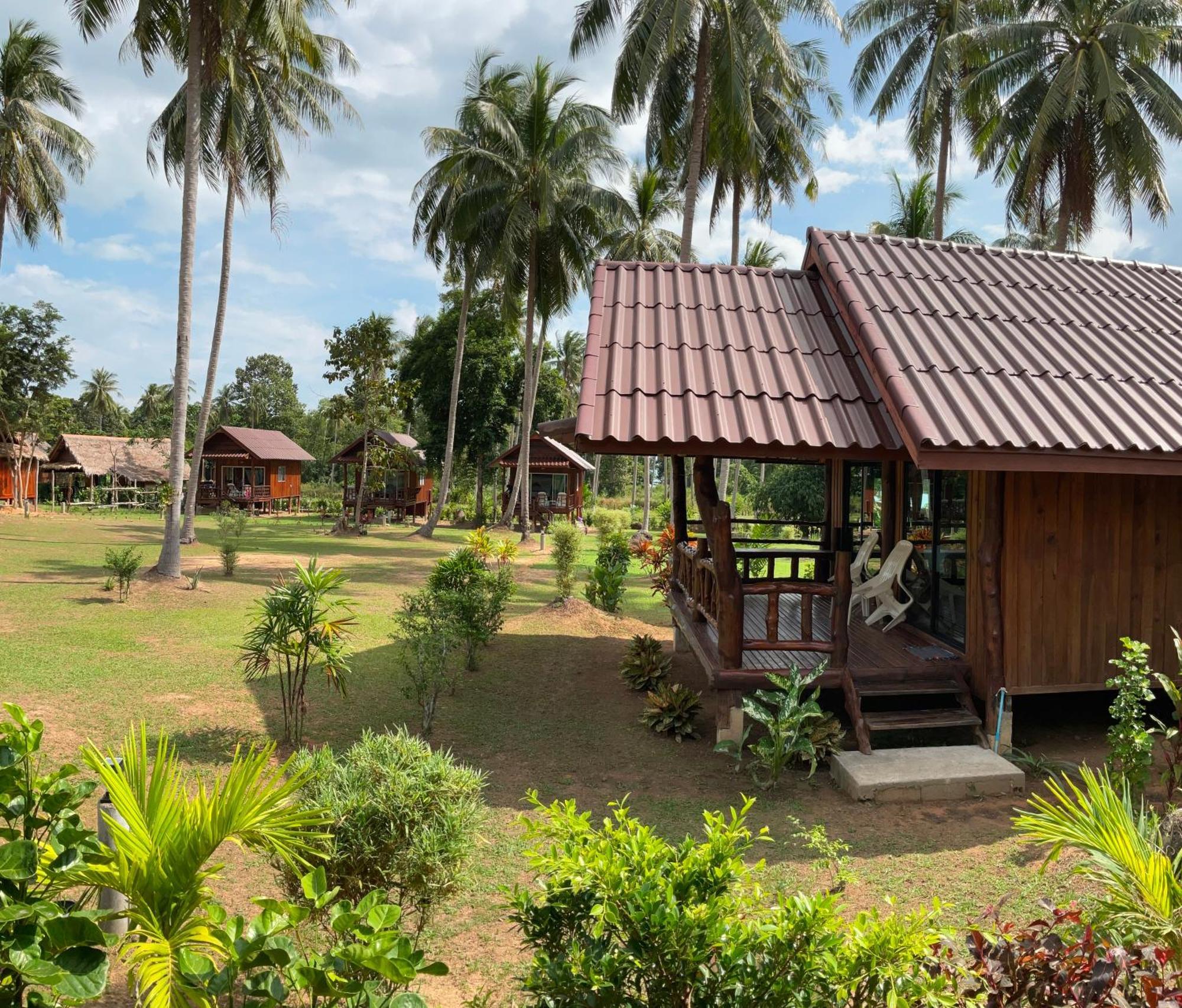 Kohjum Freedom Resort Koh Jum Dış mekan fotoğraf