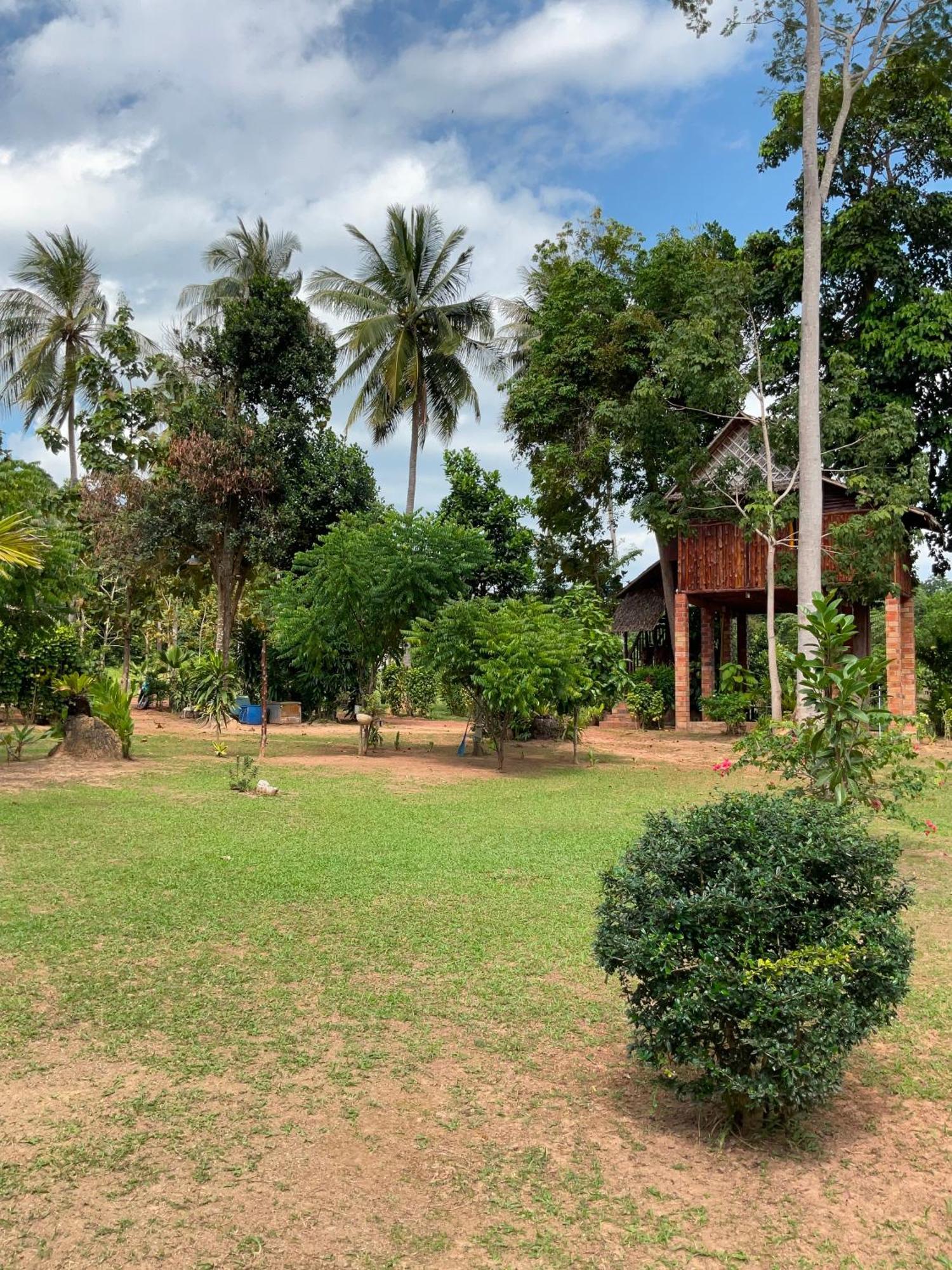 Kohjum Freedom Resort Koh Jum Dış mekan fotoğraf