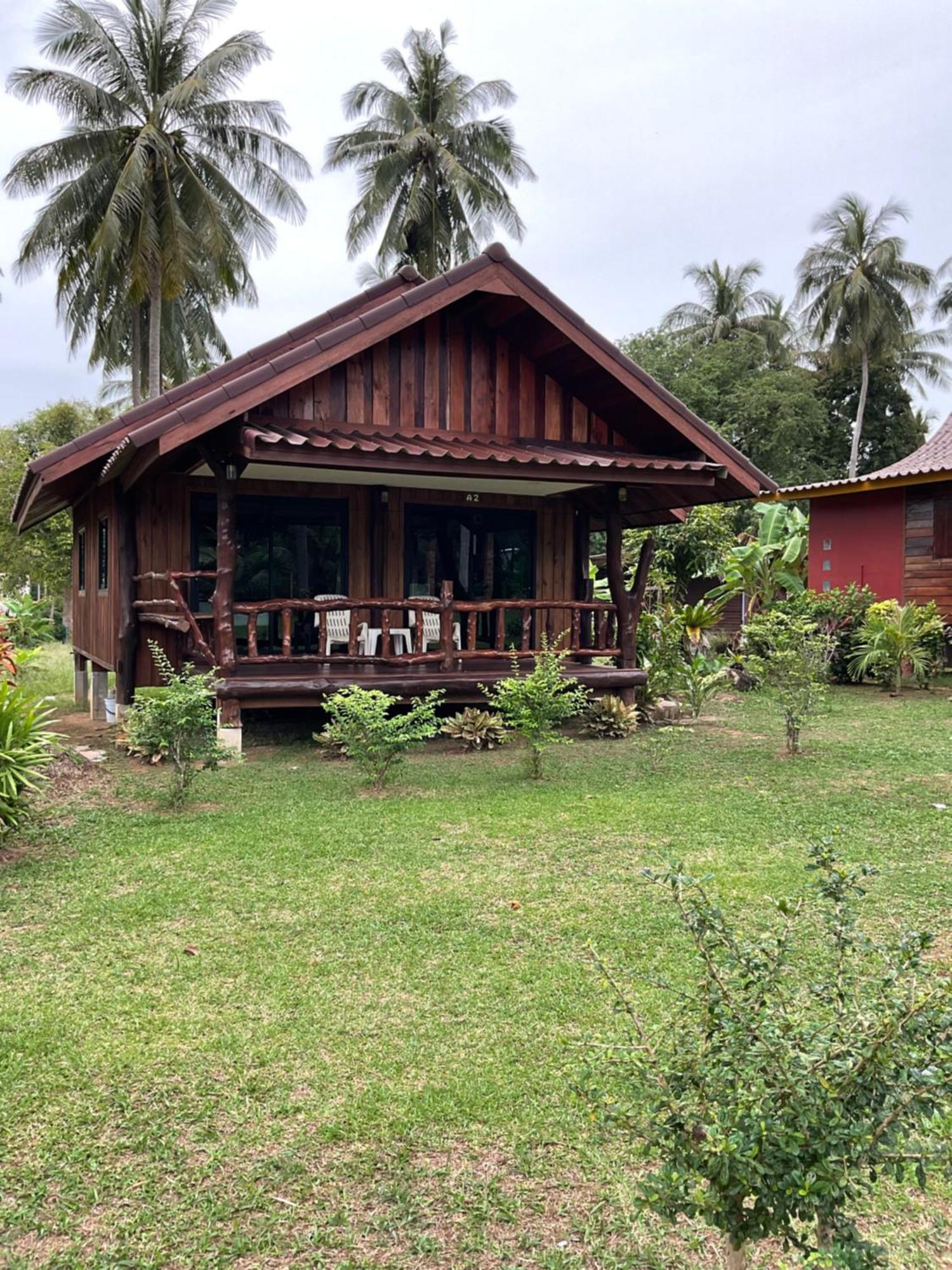 Kohjum Freedom Resort Koh Jum Dış mekan fotoğraf